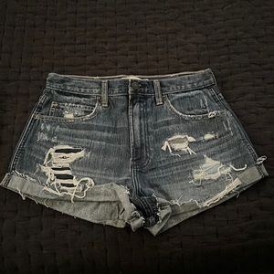 Abercrombie and Fitch size 4 low rise short dark wash